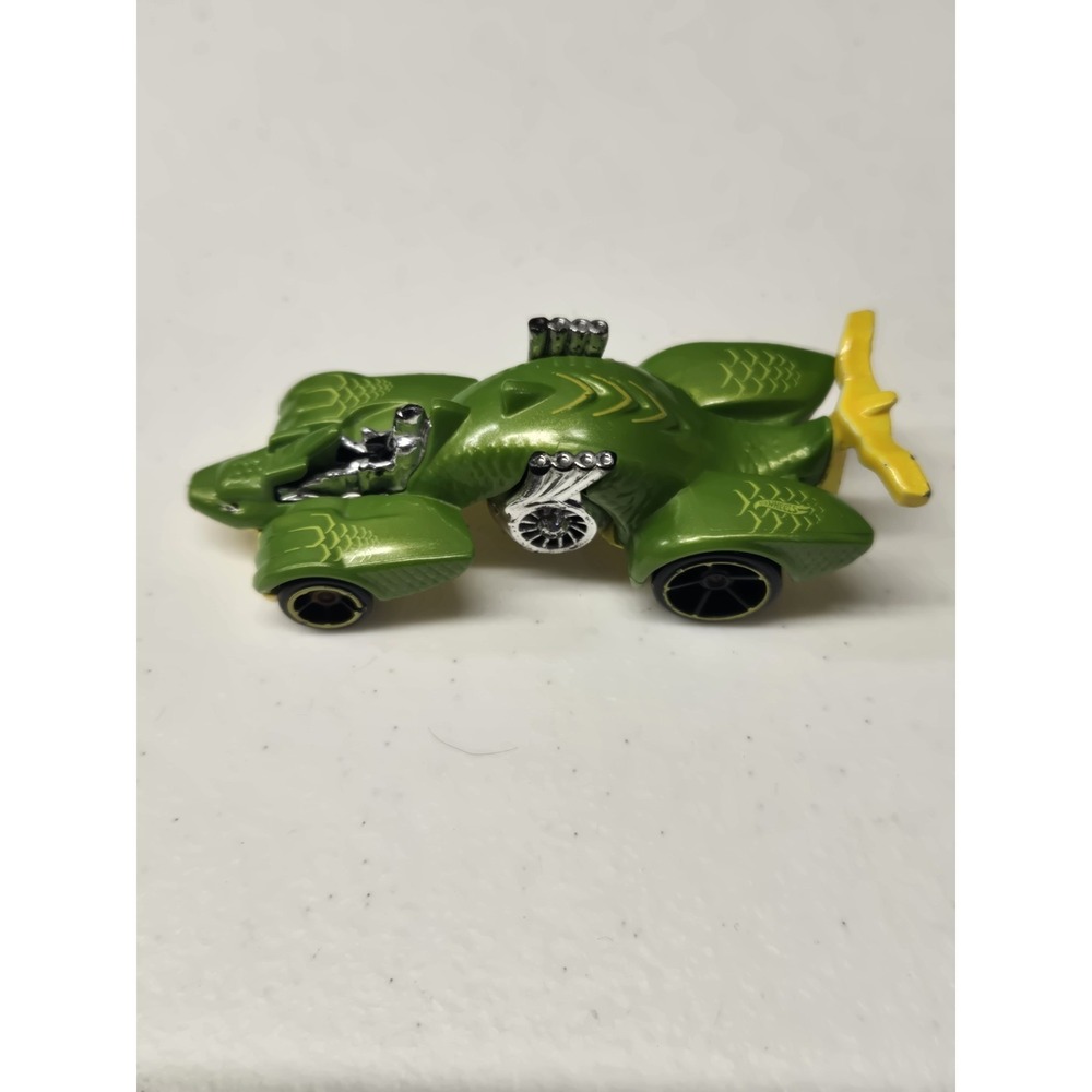 Hot Wheels [Knight Draggin] Medieval Rides G20 2013 BDC86 Green‎ Diecast HW City